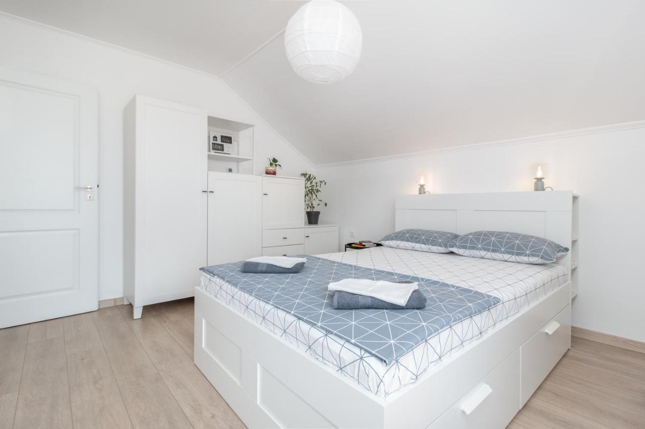 Zola Guest House Oradea Εξωτερικό φωτογραφία